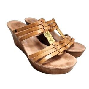 UGG Mattie Straw Accented Tan Leather Slip On Wedge Heeled Sandals Size 10